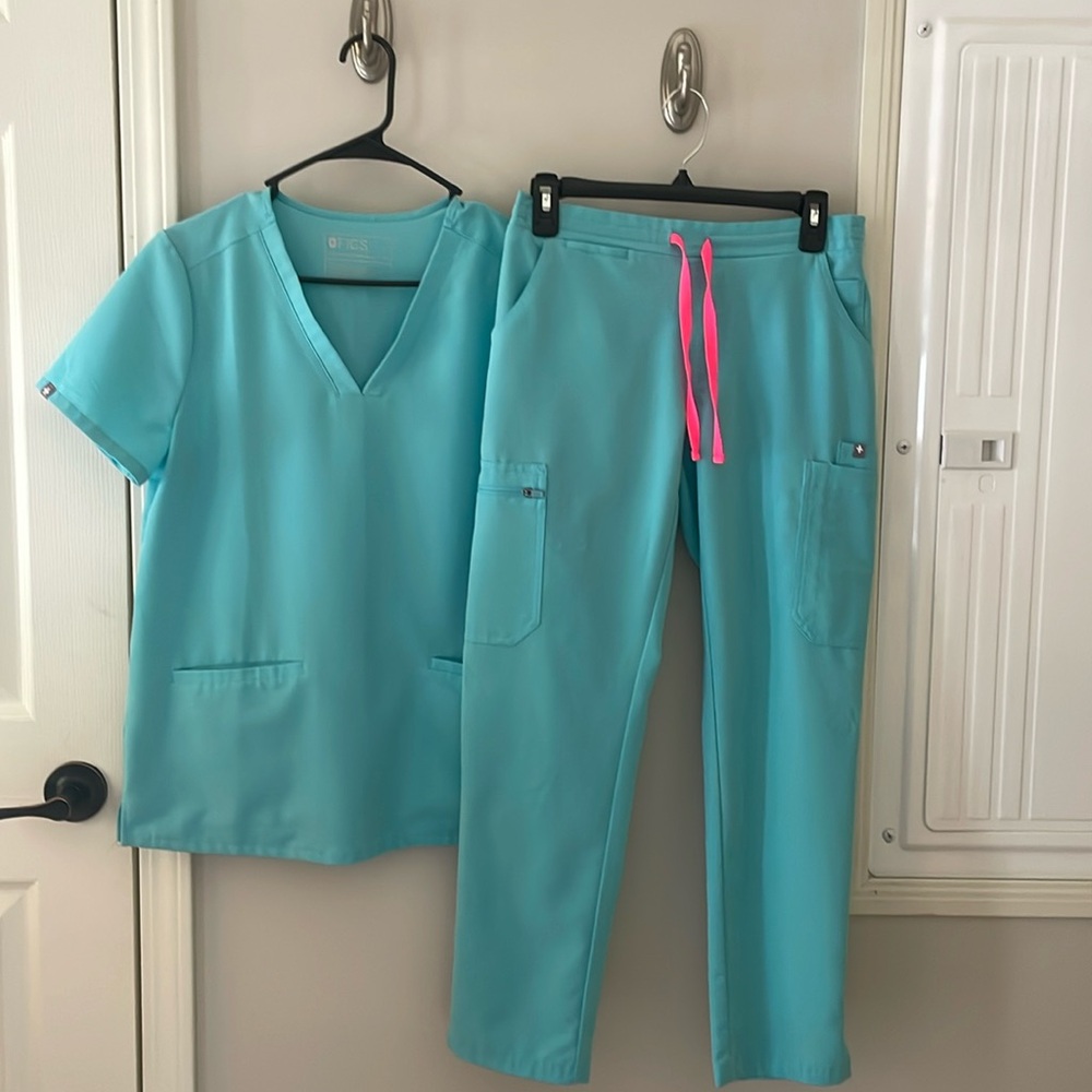 Figs scrubs